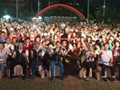 金曲歌后張秀卿與獻唱民眾留下珍貴的合影