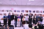2位高齡長者代表入選者與貴賓合照