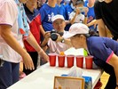 奮力一吹  水上乒乓