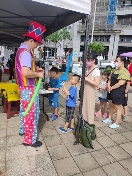 開心拿到造型氣球