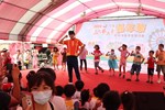 開心與柳丁哥哥跳舞