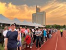 排隊等待發送摸彩券人潮_0