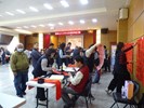 民眾現場排隊等候領取春聯1