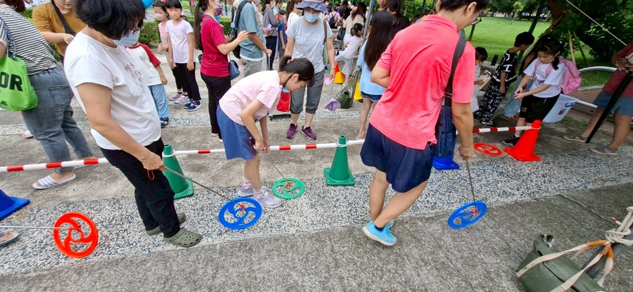 古早味童玩闖關區~滾鐵環