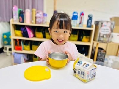 台中有鈣讚-啟動-中市府投入276億元讓24萬名學童開心喝鮮奶 (1)