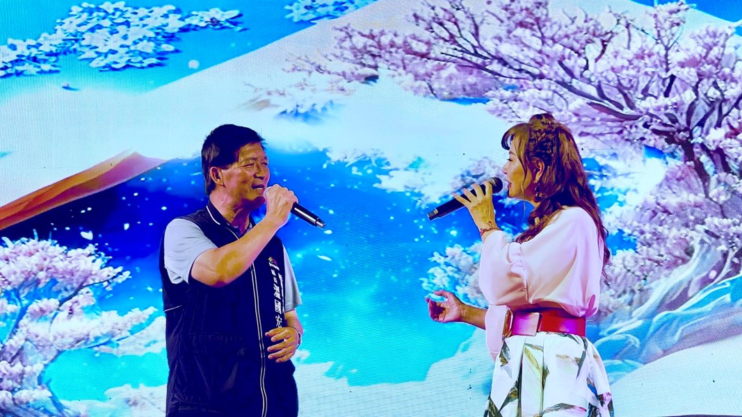 精彩演唱-溫區長與龍千玉