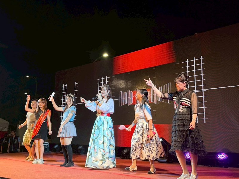 龍千玉與現場粉絲嗨潘全場