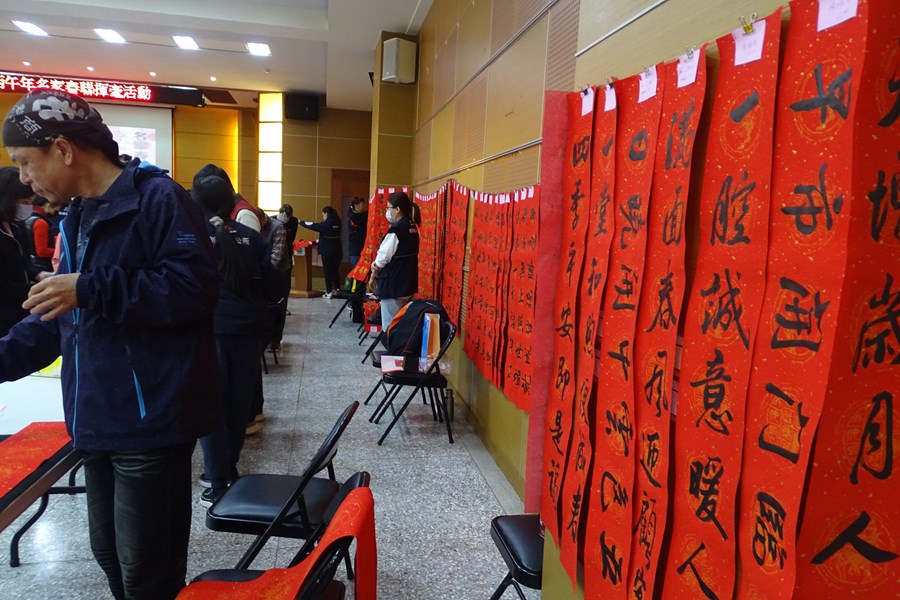 名家揮毫完成的作品