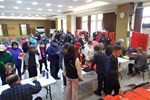 現場排隊領取民眾