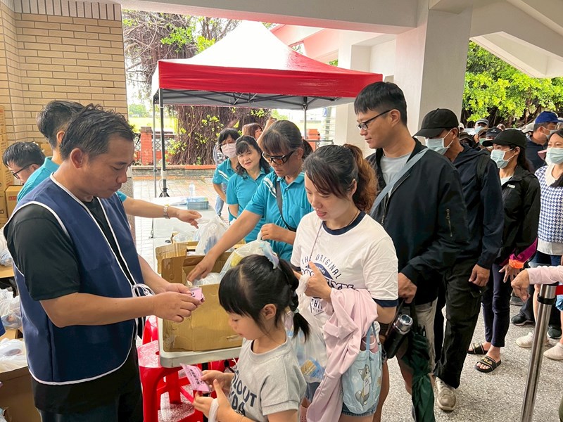 熱情民眾排隊入場