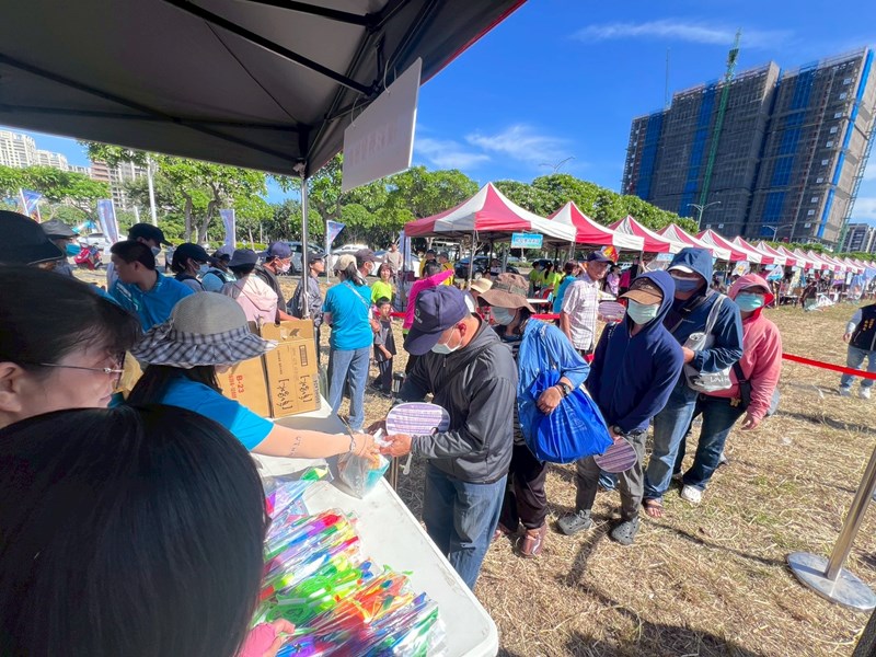 排隊入場的民眾