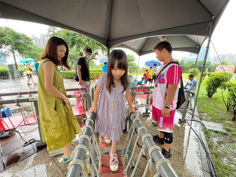 終於快走完天空步道了